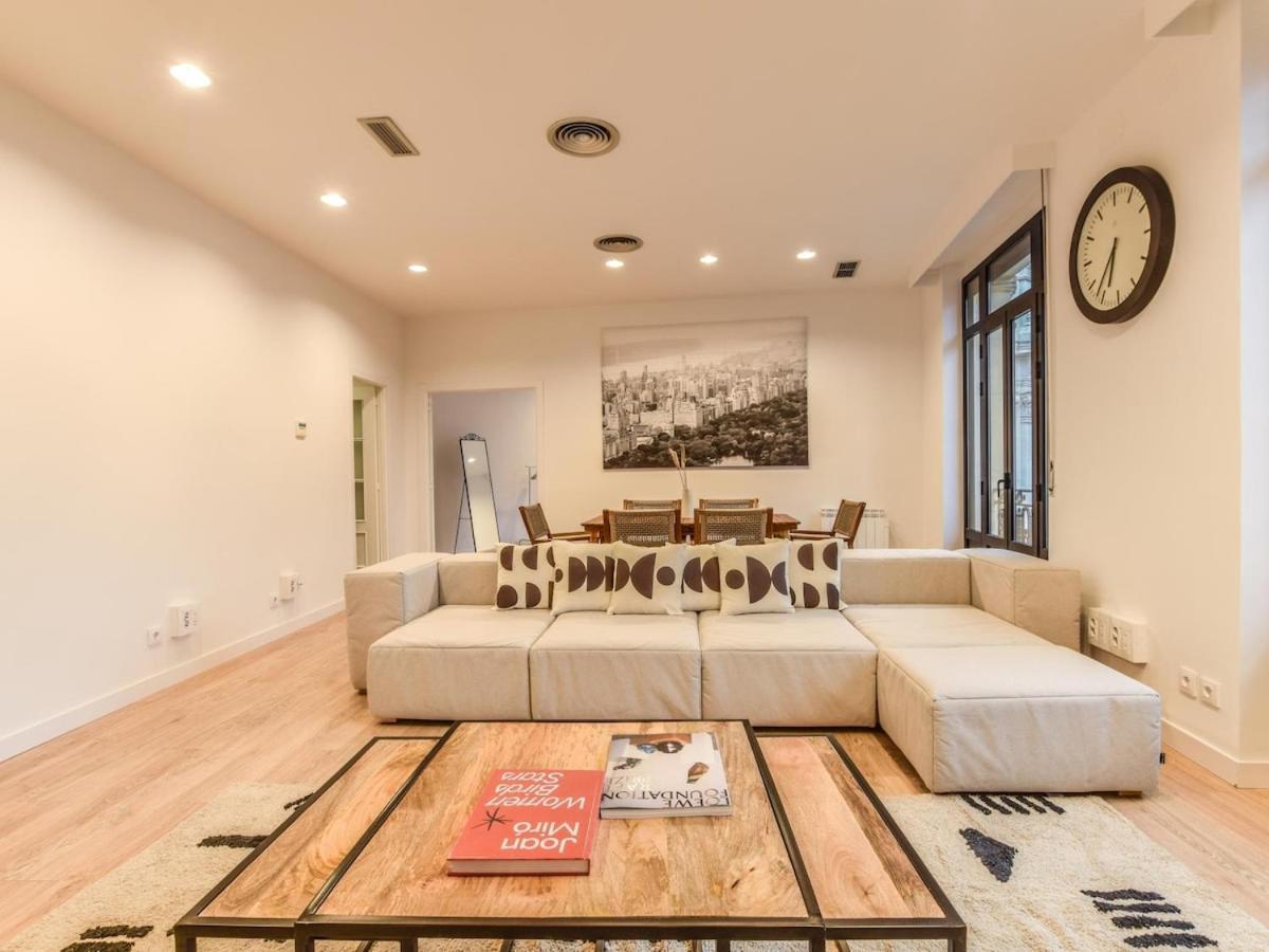Apartamento En Plaza De Canalejas Apartment Madrid Luaran gambar