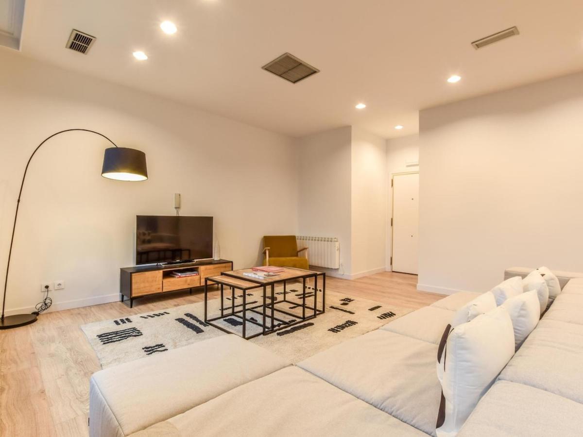 Apartamento En Plaza De Canalejas Apartment Madrid Luaran gambar