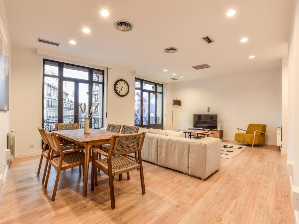 Apartamento En Plaza De Canalejas Apartment Madrid Luaran gambar